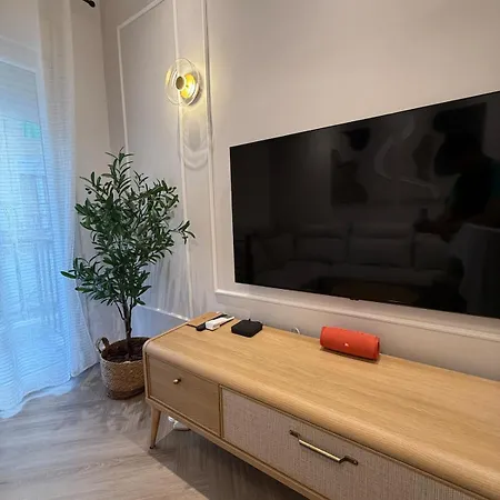 Homey Luxury 2 Bedroom * 塞萨洛尼基
