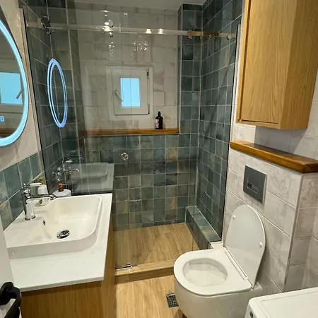 Homey Luxury 2 Bedroom סלוניקי