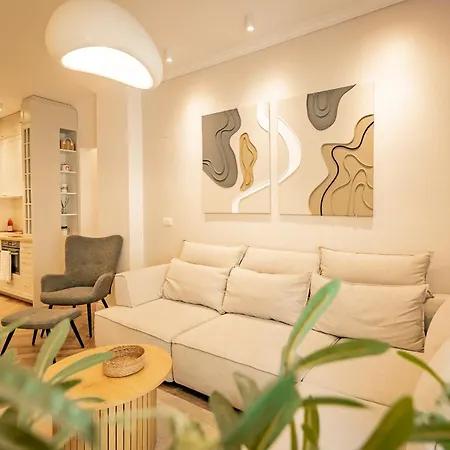 Apartment Homey Luxury 2 Bedroom